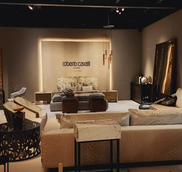 Retail showroom lighting
