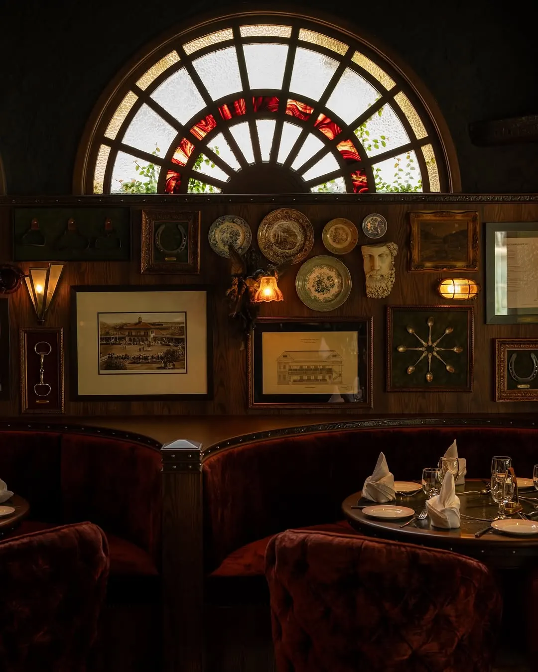 Gallops Restaurant — photograph 2